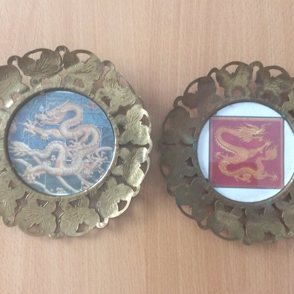Two vintage brass England butterfly frames with vintage Chinese dragon prints - Picture 6 of 6